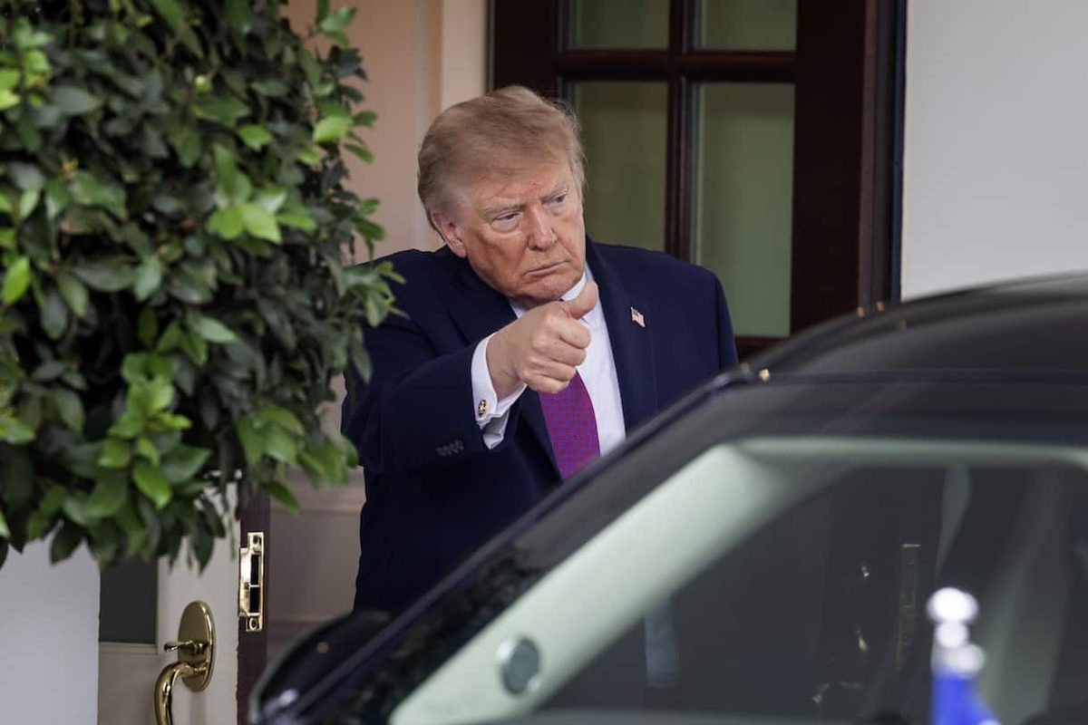 Guerra Iran, Trump respinge piano. Teheran: condizioni chiare. Esplosioni a Hormuz. LIVE