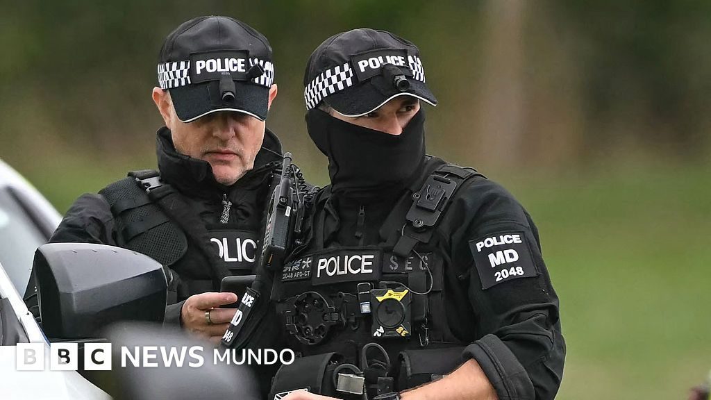La policía antiterrorista británica investiga un "incidente grave" cerca de una base aérea que utiliza el ejército de E…
