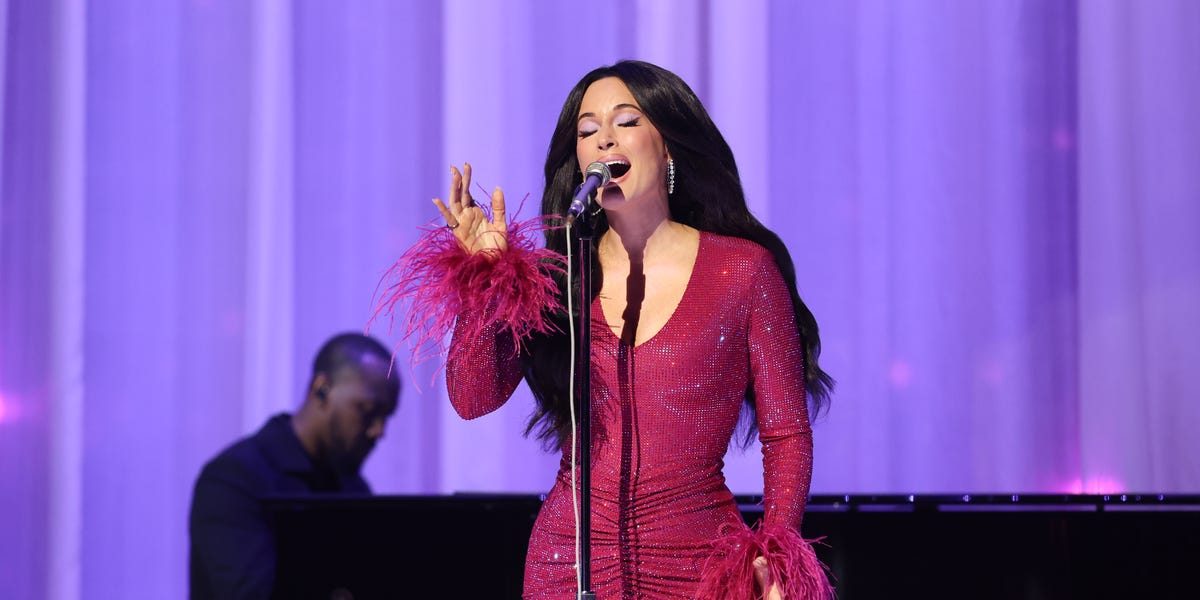 Kacey Musgraves Honors Dolly Parton With a Moving Performance of ‘I Will Always Love You’ at the 2026 VMAs