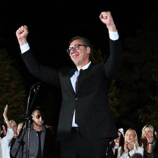 Servische president Vucic treedt af en maakt weg vrij voor vervroegde verkiezingen