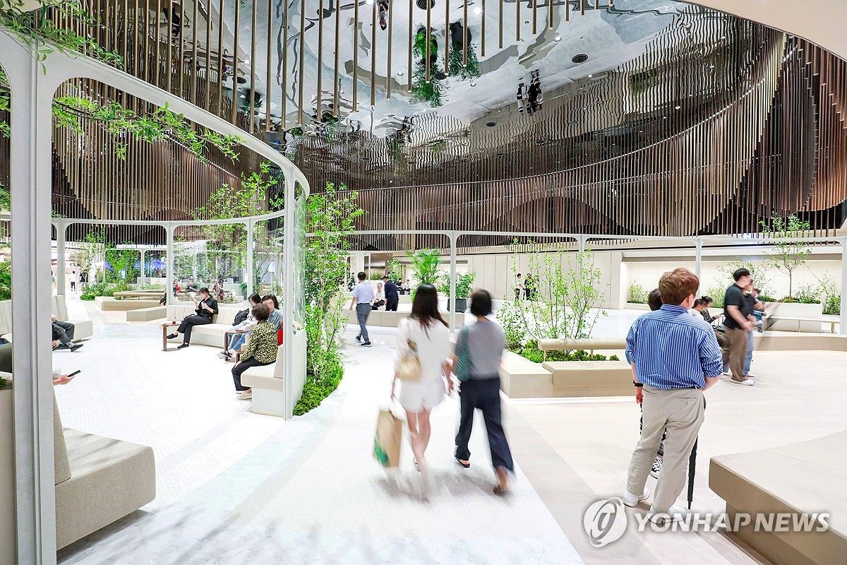 한투증권 "현대백화점, 백화점 실적 추정치 하향…목표가↓"