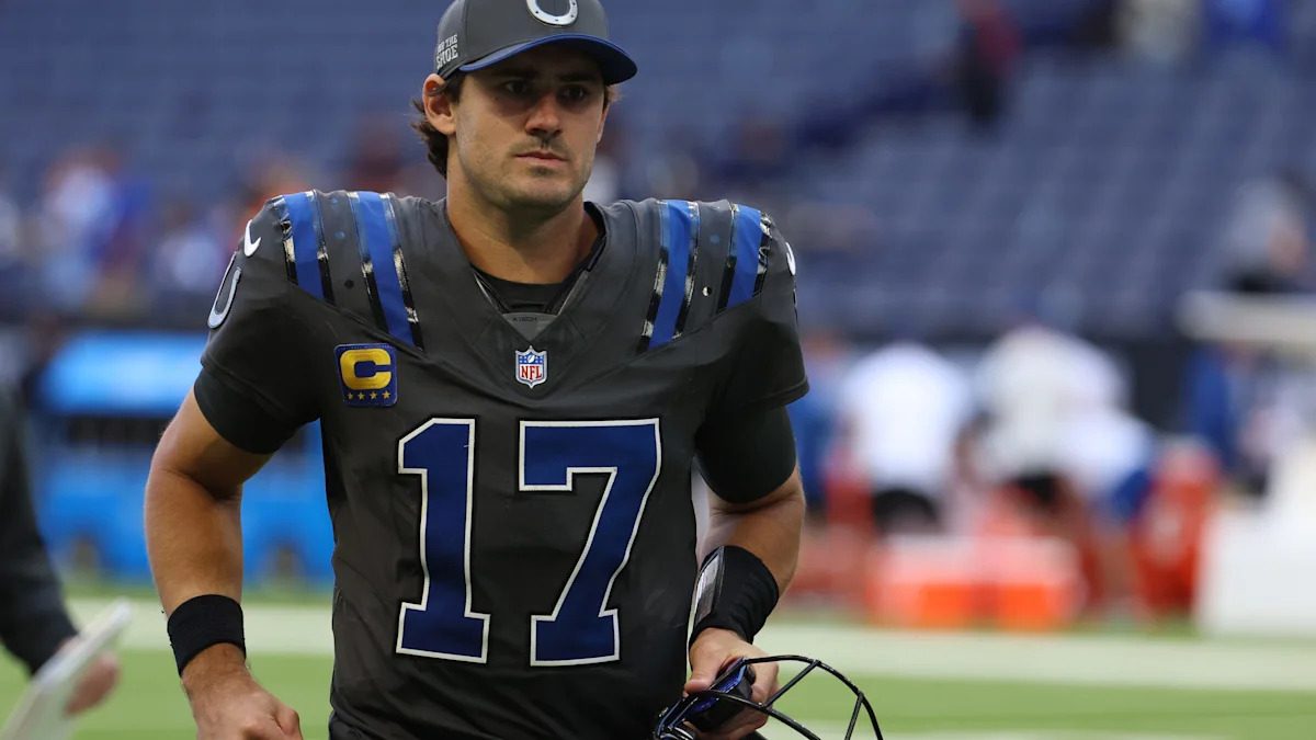 Daniel Jones throws one TD, one INT in Week 3