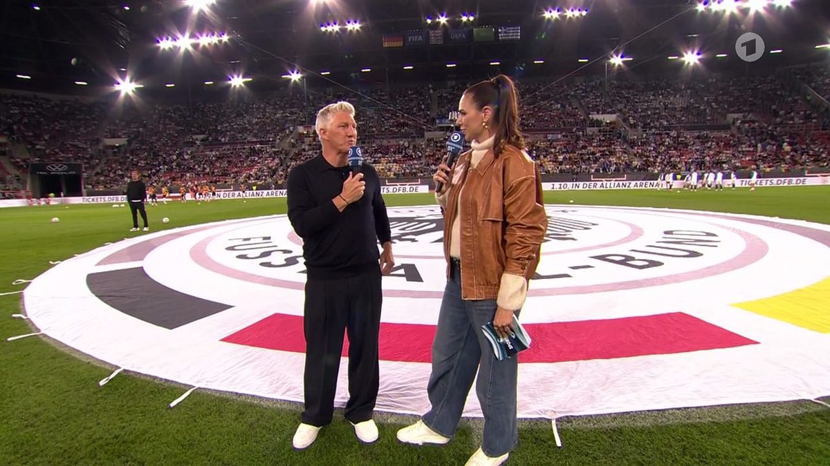 Im TV im Hintergrund zu sehen - Was macht Klopp denn da?