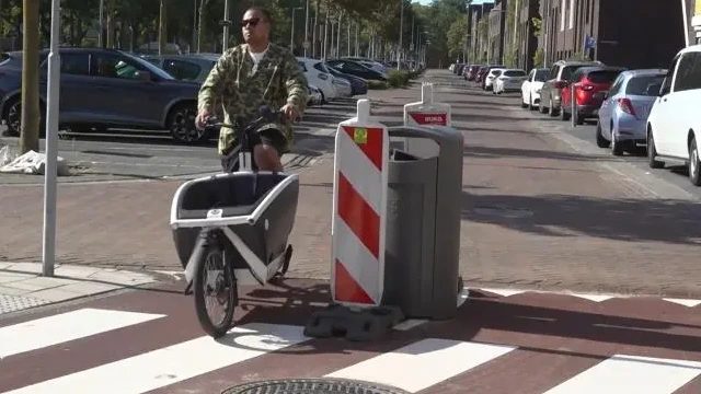 Amsterdam plaatst prullenbak midden op zebrapad: 'Een giller'