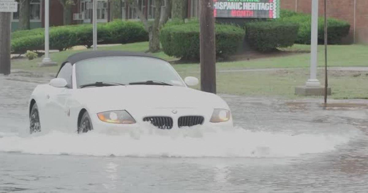 New York sommersa: Long Island in ginocchio, strade come fiumi e blackout totale