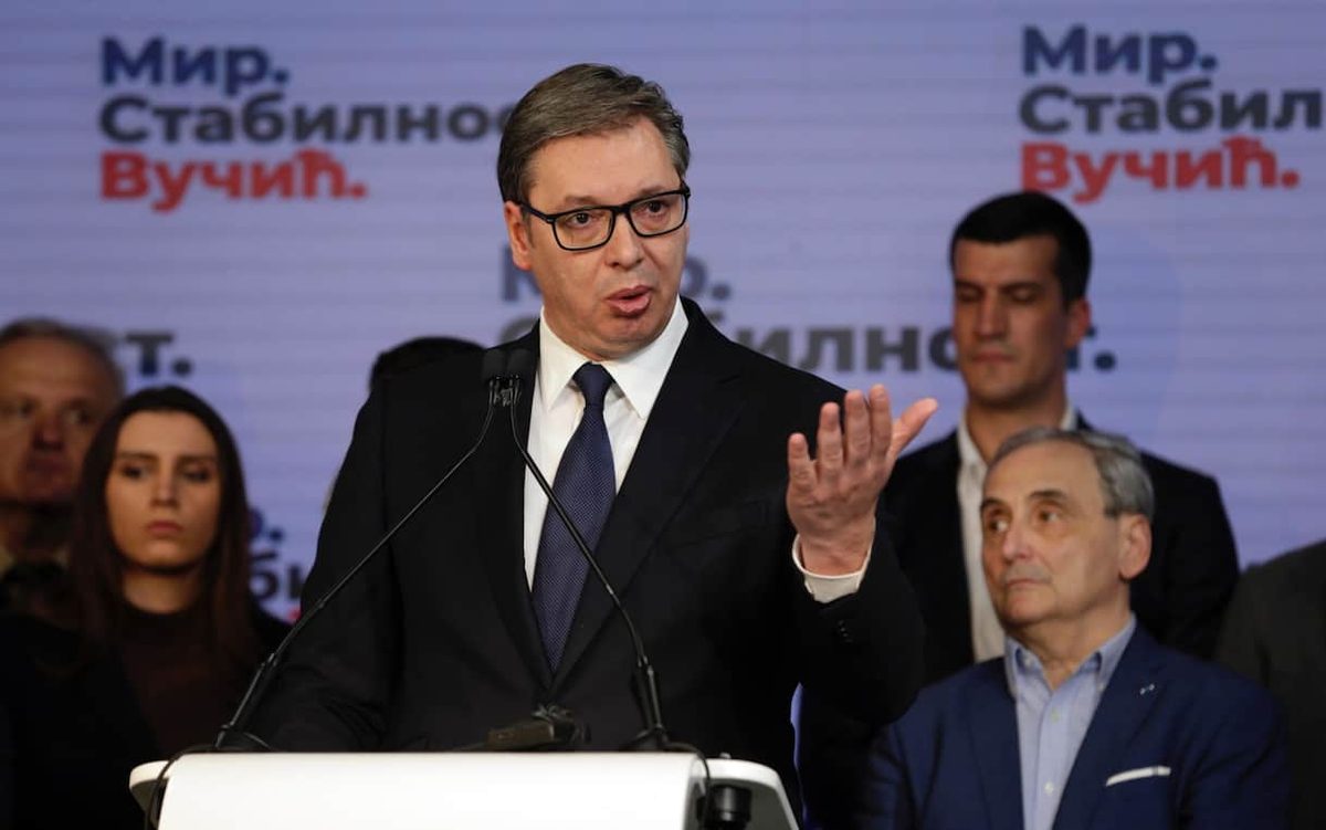 Serbia, il presidente Vucic si dimette per candidarsi alle elezioni anticipate
