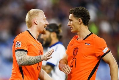 Mexx Meerdink zorgt met twee goals tegen Servië voor eerste zege Oranje onder bondscoach Xavi