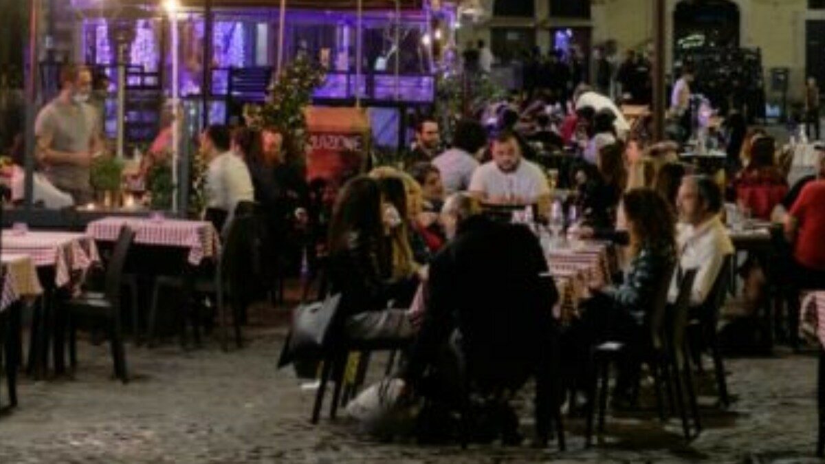 Insetti, sporcizia, manodopera non registrata: chiuso a Trastevere “Nannarella”. Sigilli anche a “Cencio la Parolaccia”…