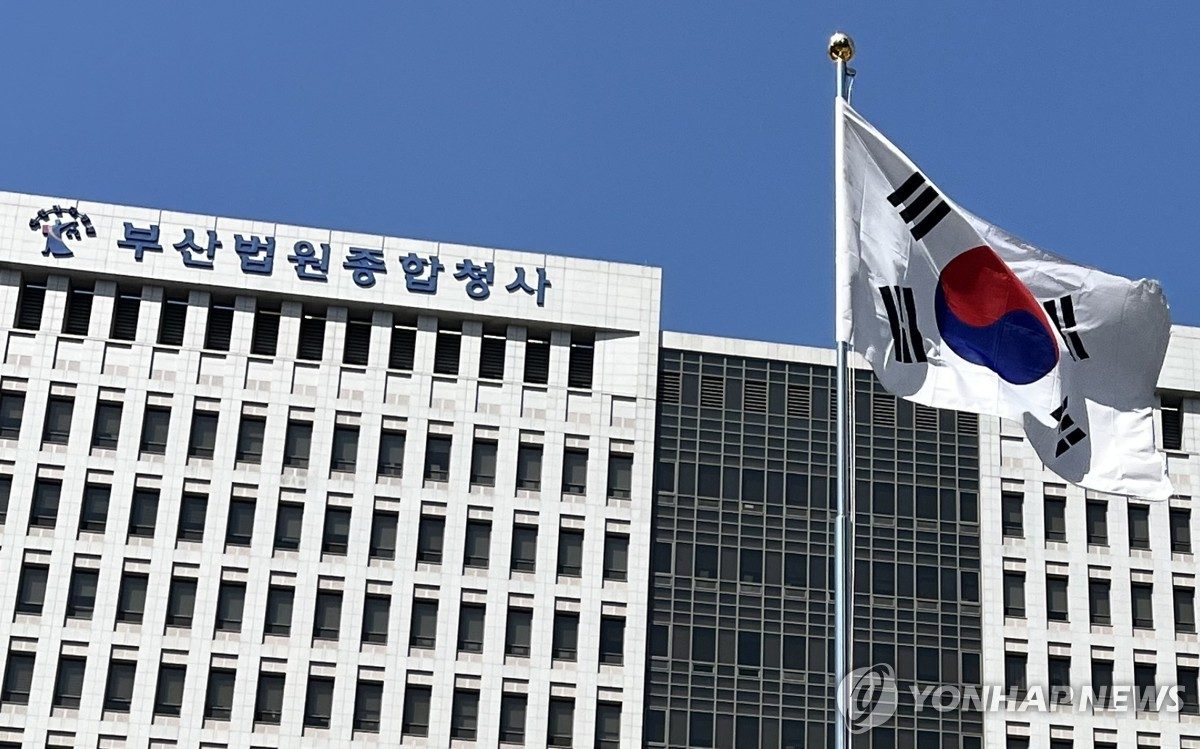 4세 아동 수영강습 중 사고…휴대폰 본 베이비시터 선고유예