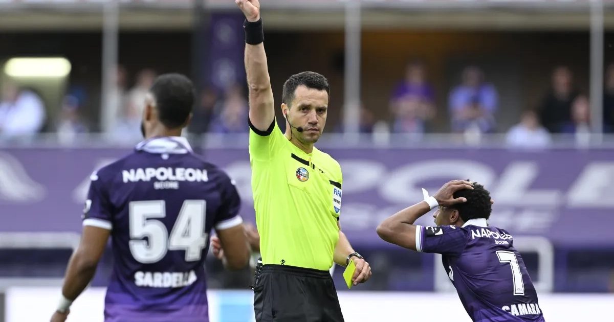 Eerste competitie gaat experimenteren met 'zwarte kaart' (maar die is niet voor spelers)