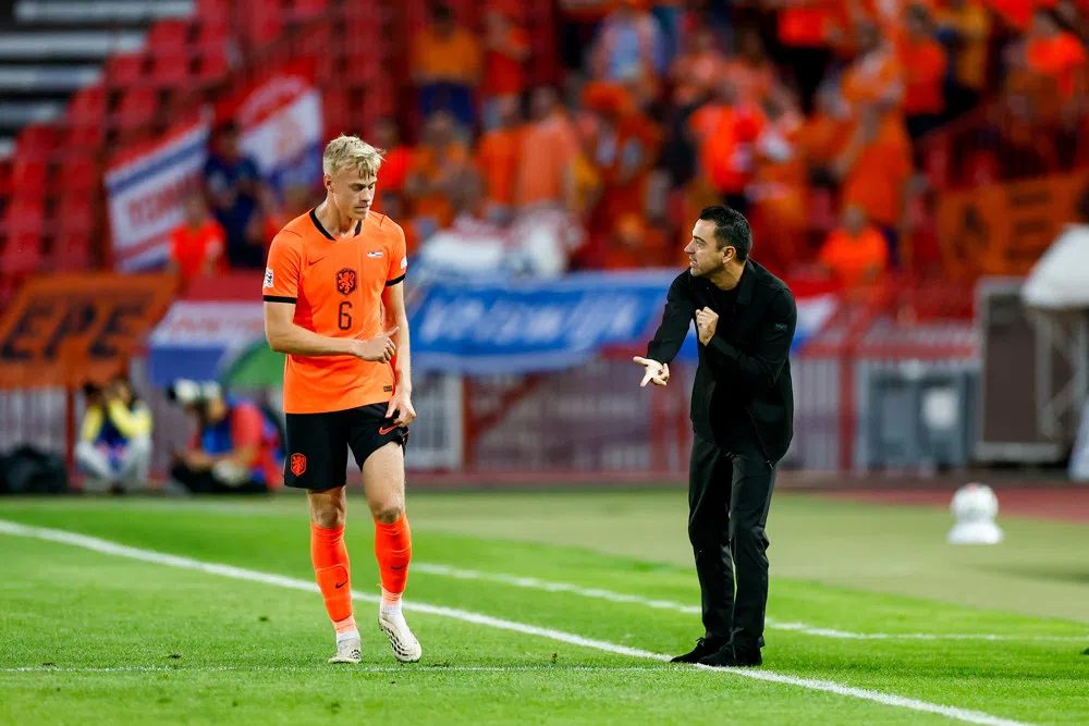 'Xavi overtreft de verwachtingen bij zijn eerste stappen als bondscoach'
