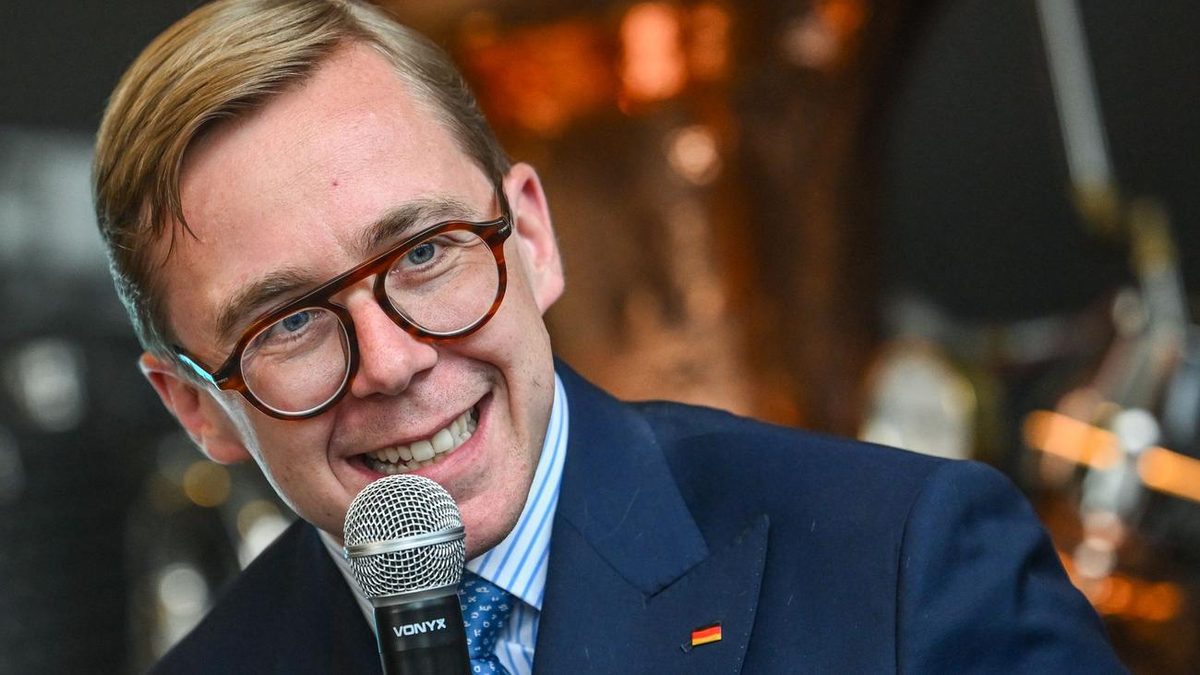 Szene in ZDF-Dokumentation: Amthor eckt mit Strandkorb im Kanzleramt an