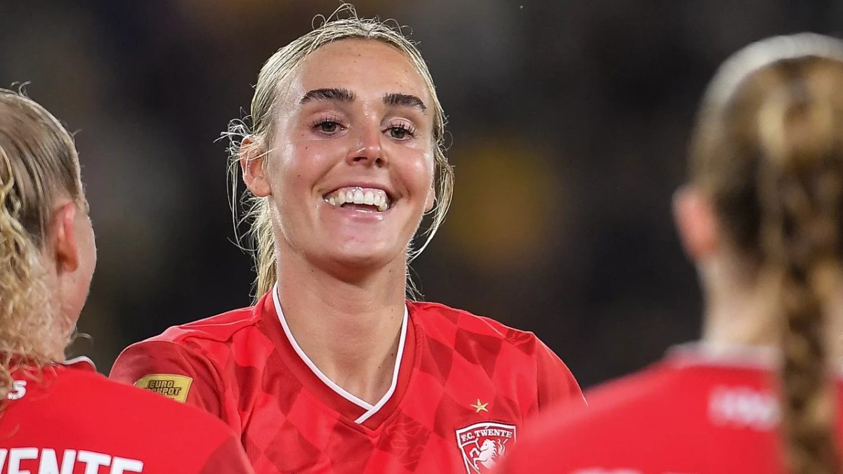 FC Twente-vrouwen spelen AZ weg (5-0), twee goals en assists van Roord