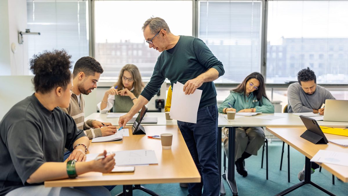 Opleiding naast je werk loont: zo veel hoger kan je uurloon zijn