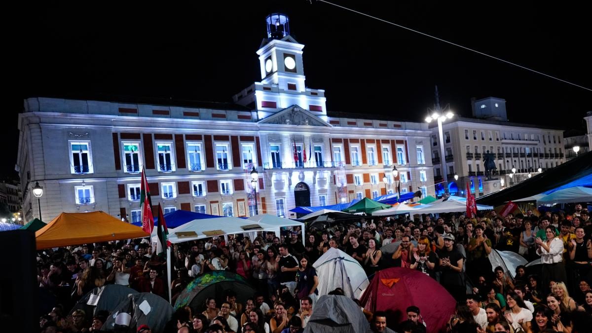 Maricarmen anima a los acampados de Sol: “¡Luchad! ¡Defended lo que es vuestro!”