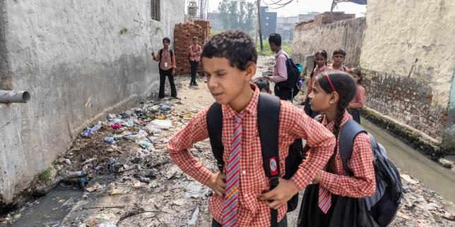 En Inde, le parti des cafards dénonce l’état de décrépitude des écoles : « On traite les enfants pire que des animaux »