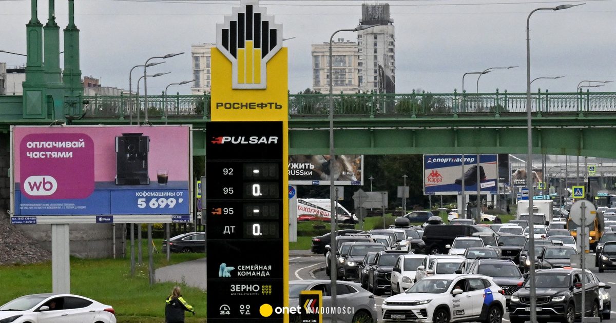 "Kolejki sięgają kilometrów". Petersburg pogrąża się w kryzysie paliwowym