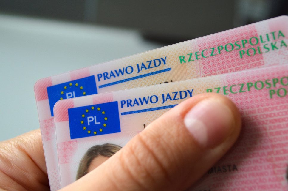 Bezterminowe prawo jazdy odchodzi do lamusa. Do kiedy trzeba wymienić, ile zapłacimy?