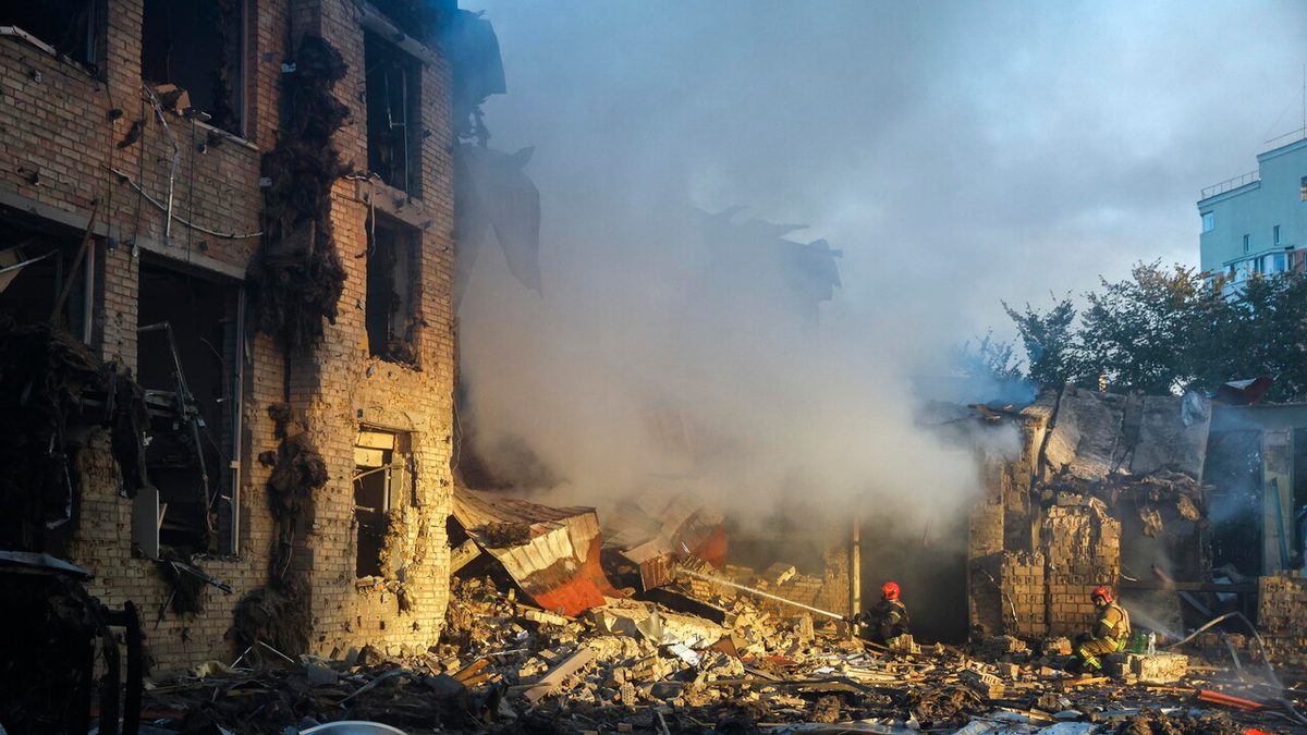 Raid su Kiev, droni su Saratov. Londra stanzia 100 milioni di sterline per la difesa aerea ucraina, inclusi i Patriot