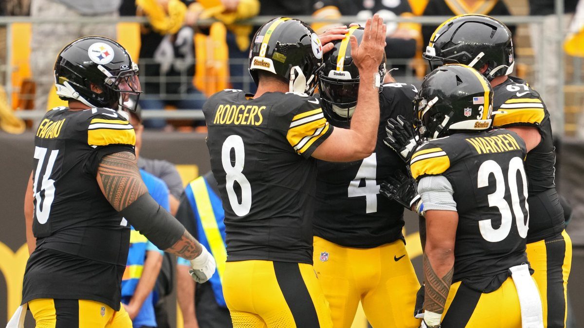 Cameras Capture Aaron Rodgers Trashing HC Mike McCarthy’s Play Calling