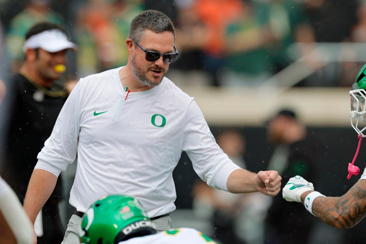 Oregon Head Coach Dan Lanning Throws Massive Shade at USC Fans