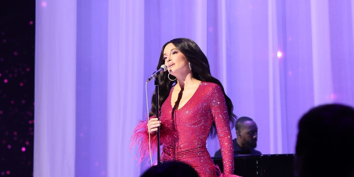 Kacey Musgraves Sings “I Will Always Love You” to Honor Dolly Parton