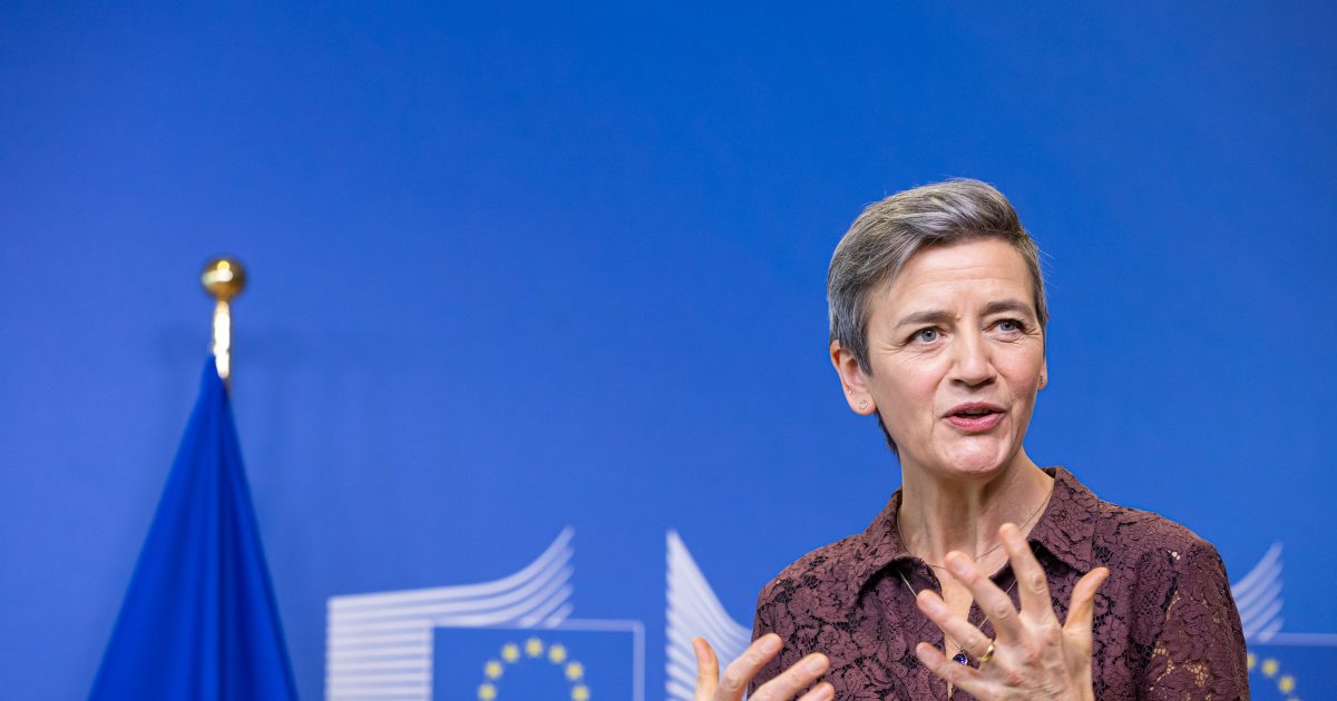 Vestager og topøkonomer med ny AI-plan: Sådan skal Europa indhente USA og Kina