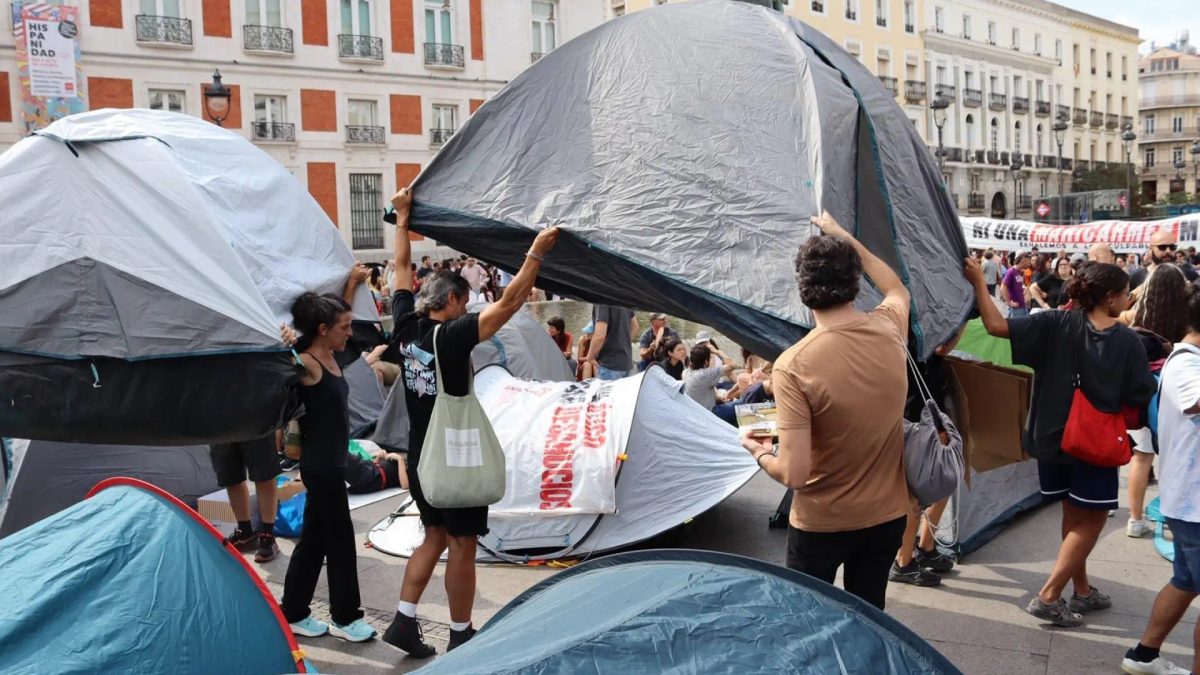 La acampada de Sol revive la 'esencia 15-M' con el objetivo de forzar medidas urgentes en vivienda