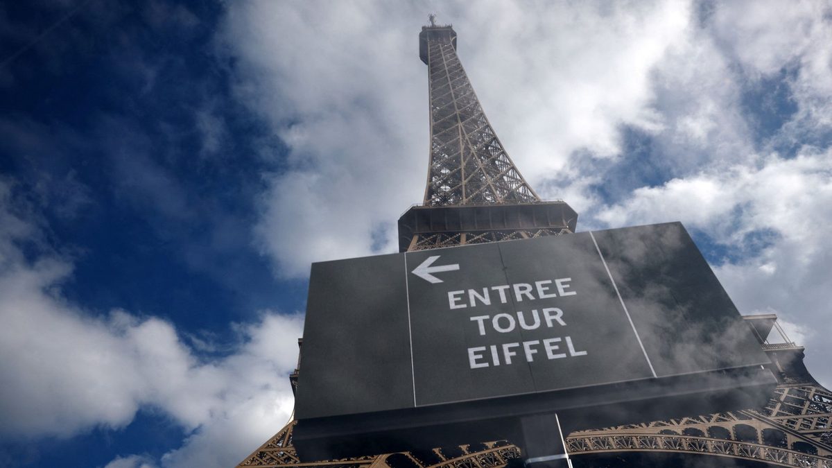 Women 'asked to leave workstations so that men could take their places' at Eiffel Tower