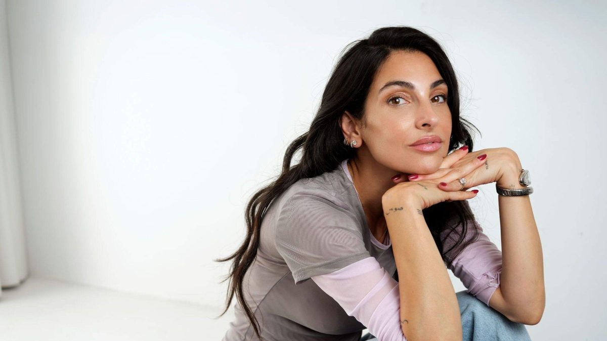 Anna Nooshin worstelde met het moederschap: ’Mijn grootste doel is dat ik mijn trauma’s niet op Nala overbreng’