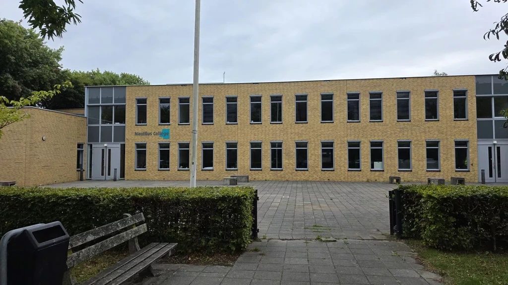 Middelbare school in Almere dicht vanwege 'onveilige, risicovolle situatie'