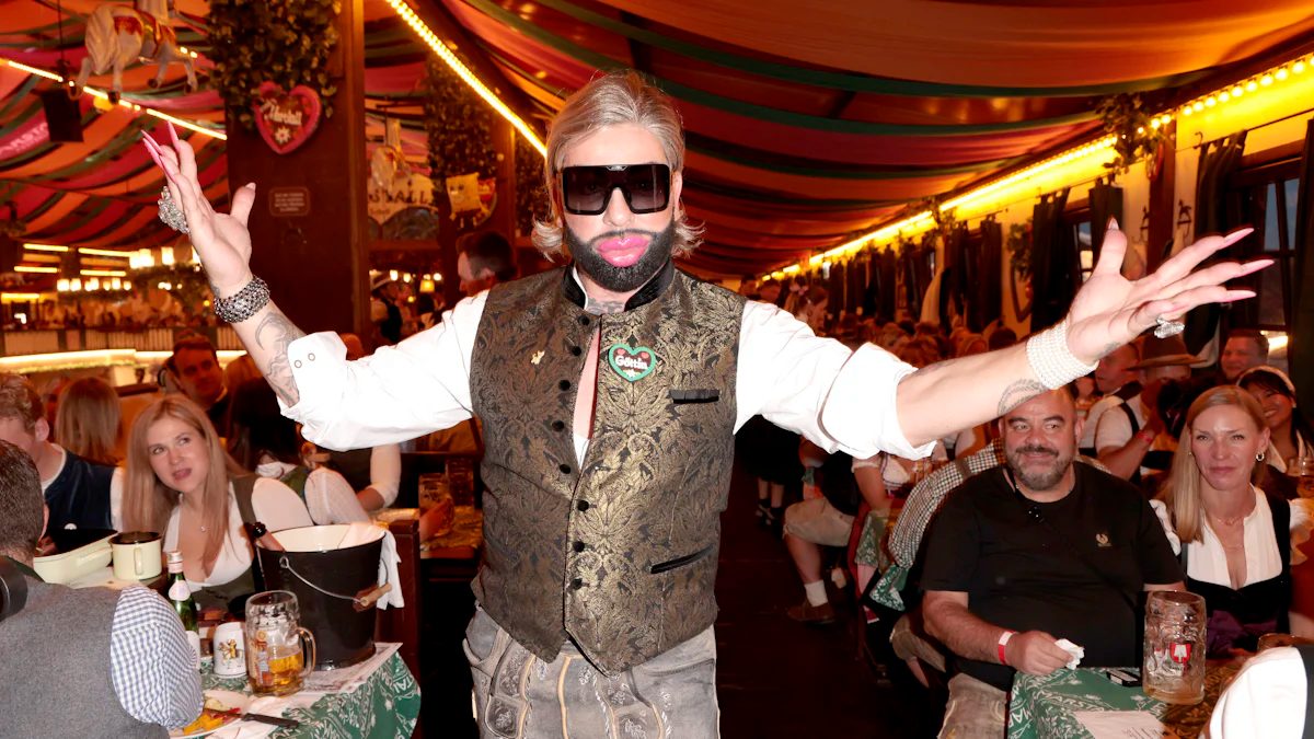 Die Promis auf dem Oktoberfest an Tag 9: Glööckler erscheint als Wiesn-Göttin – und Günther Jauch als Wiesn-Zivilist