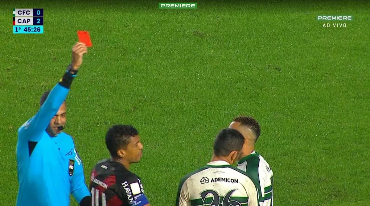Coritiba striker sent off after breaking the Vini Jr law; watch 🎥