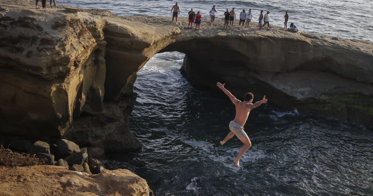 Social media turned Sunset Cliffs into a dangerous playground for young cliff jumpers