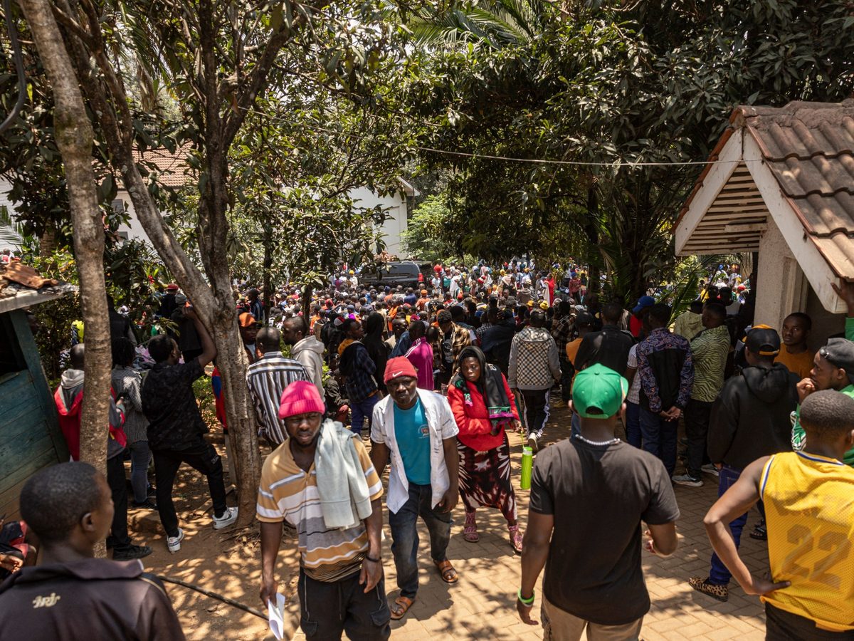 Kenya offers amnesty for migrants after Burundians rush to leave