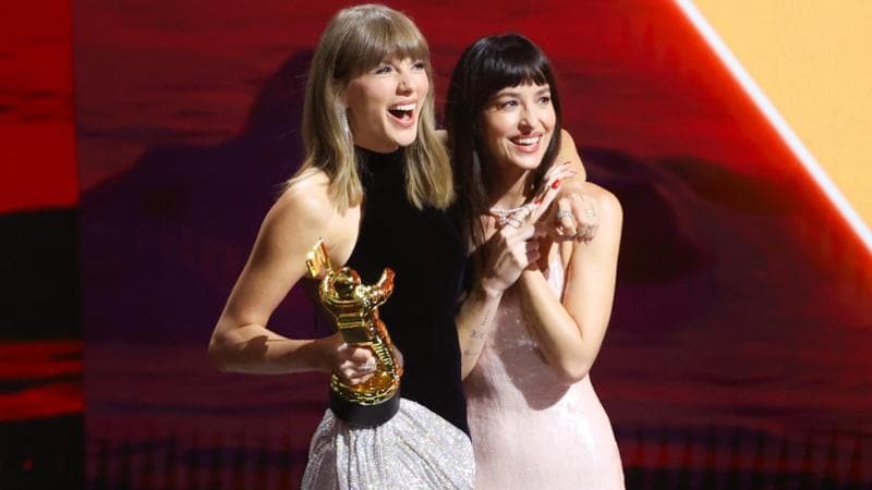 Mtv video music awards, Madonna apre lo show. Taylor Swift la più premiata della storia