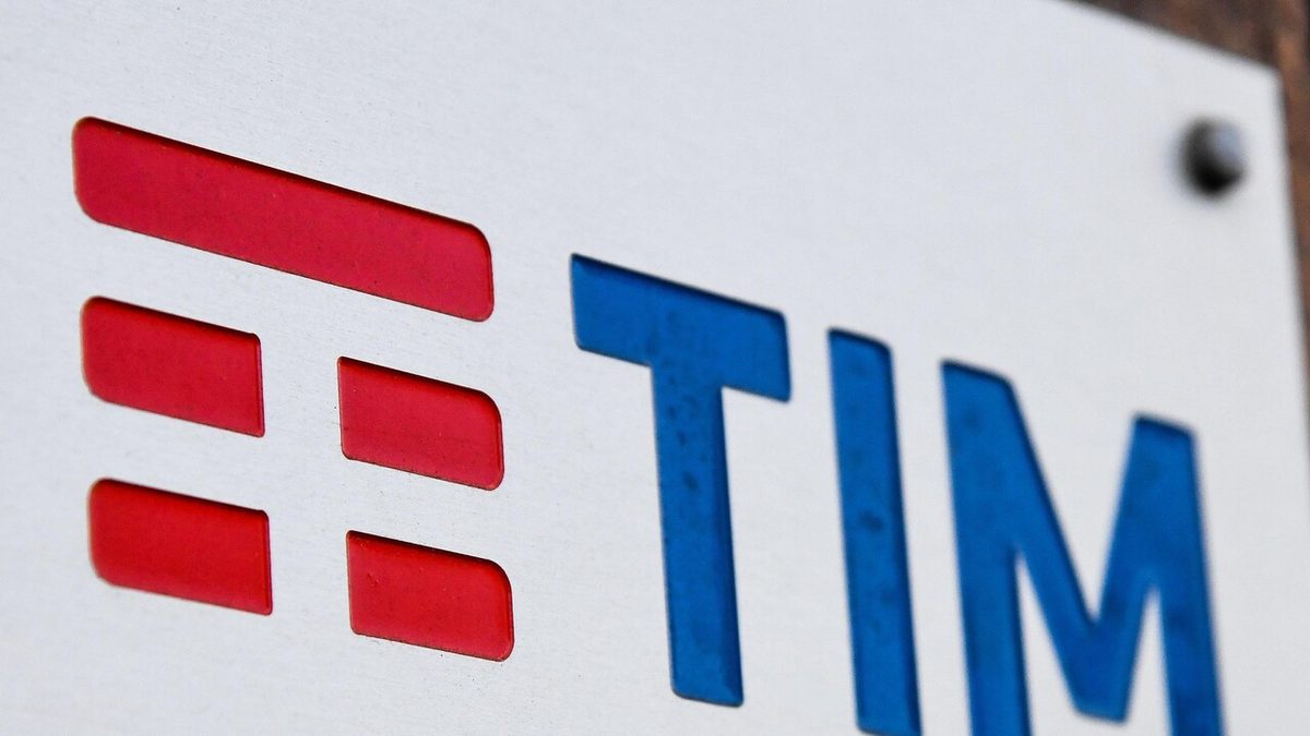 Tim, debole in borsa (-1,3%), Opas di Poste chiusa venerdì all'85,82%