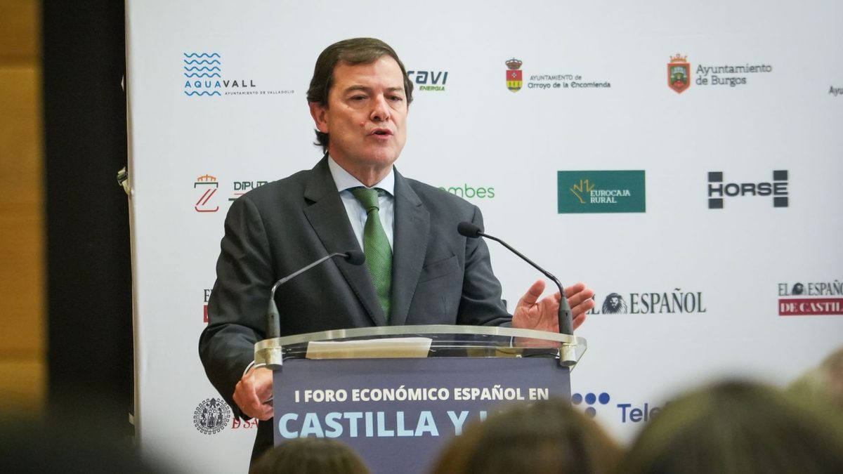 Mañueco reivindica la fortaleza económica de Castilla y León frente a la política "errática" del Gobierno de Sánchez