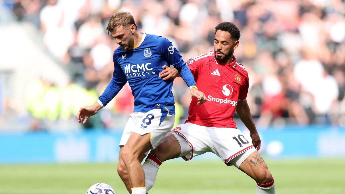 “A struggle”: Paul Scholes says Carrick has a massive Matheus Cunha headache brewing
