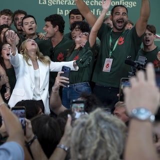 Stormachtige opkomst van radicalere Vannacci dwingt Italiaanse premier Meloni terug in rol van populistische campagnevo…