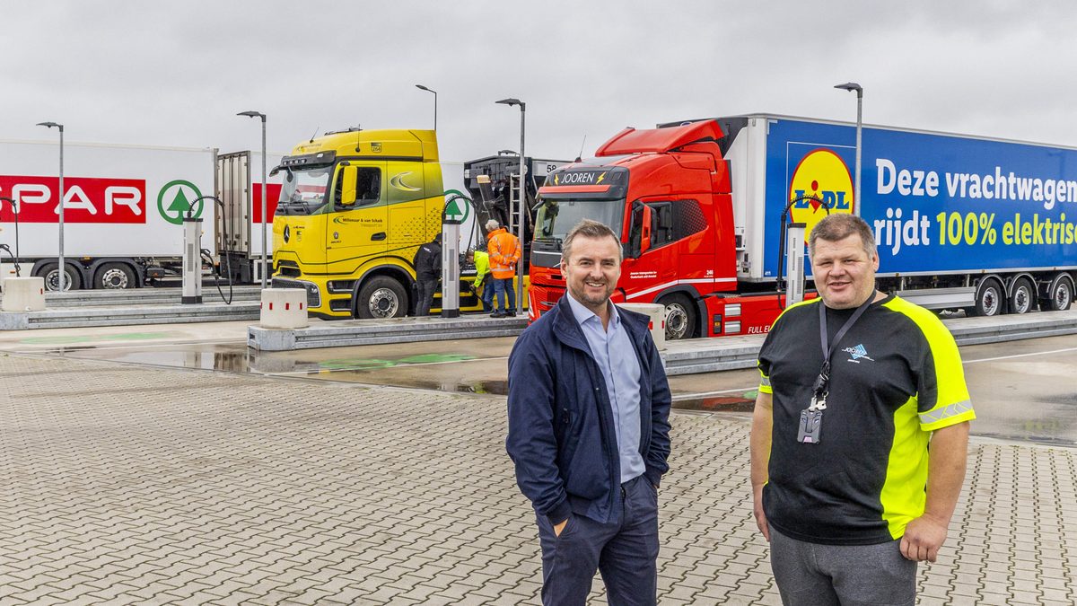 Supermarkten pompen miljoenen in switch naar groen vervoer: ’Punt dat elektrisch goedkoper dan diesel is naar voren geh…