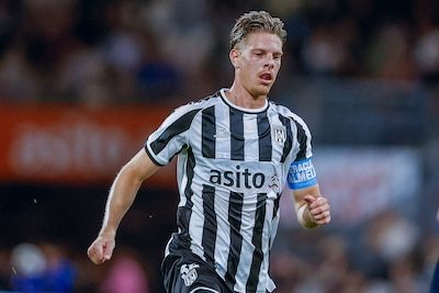 Tweeling zorgt voor gelijkmaker Jong AZ tegen koploper Heracles: Tycho de Wit legt af op broer Hessel