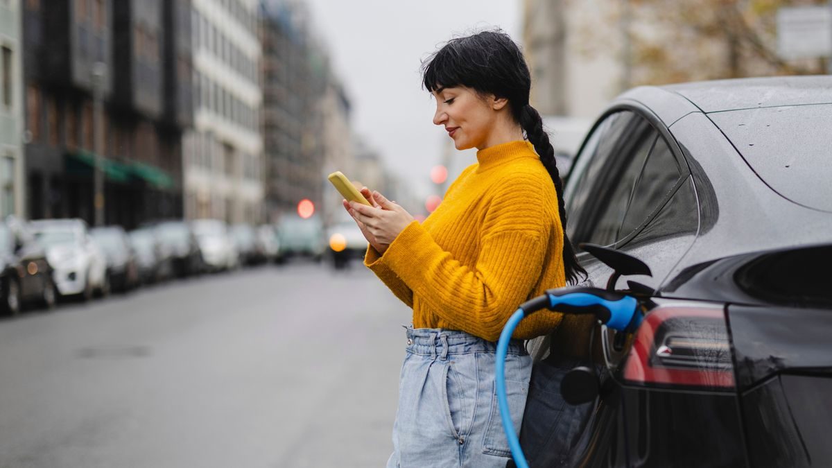 E-Auto: Kaufen oder leasen? Hier erfahren Sie, was besser ist