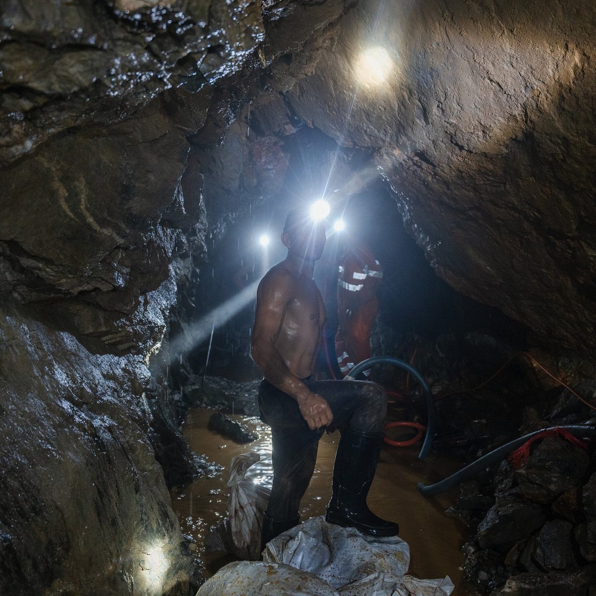 Trump Sparked a Gold Rush, and Venezuelan Gangs Take a Cut of Profit
