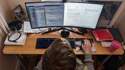 Ruim de helft van de zelfstandigen werkt meer dan 55 uur per week, bijna twee derde ervaart veel stress door hoog werkt…