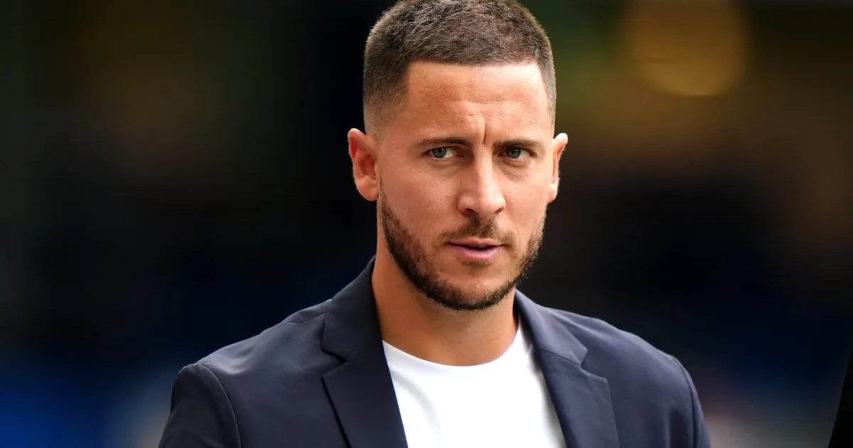 Eden Hazard duikt op langs het veld in vierde klasse en daar zit een opmerkelijk verhaal achter