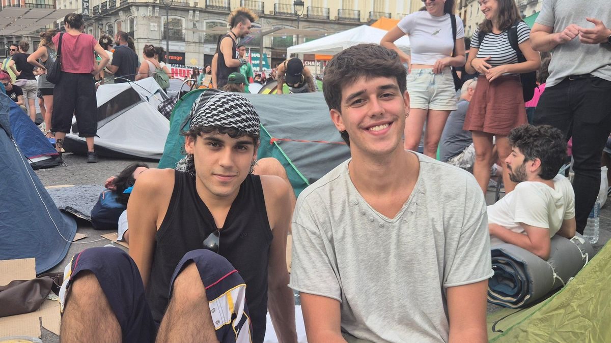 Los rostros de la acampada por la vivienda en Sol: "Estoy orgullosa de que mi generación esté haciendo todo esto”