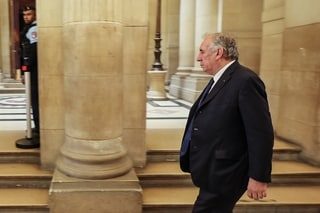 Affaire des assistants d’eurodéputés du Modem : deux ans de prison avec sursis requis contre François Bayrou