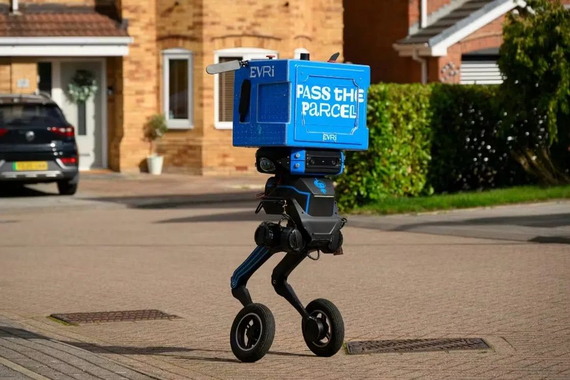 Deze tweebenige robot op wielen bezorgt nu pakketjes in Europa