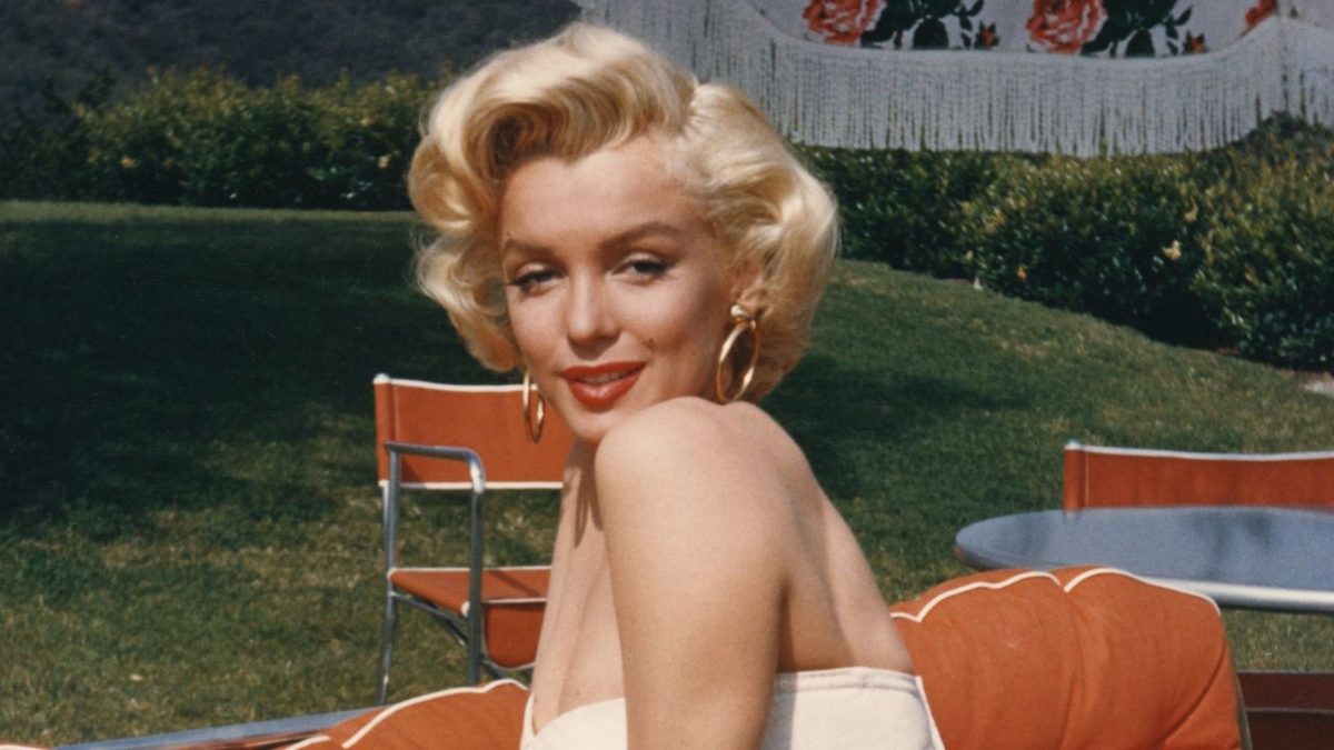 Il vintage blonde è la nuance anni '50 che resiste ancora alla prova del tempo e torna di nuovo in auge